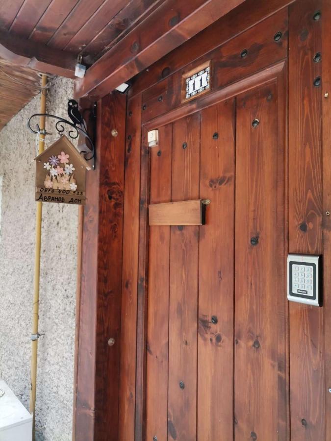 Аврамов Дом - Етаж От Къща Lägenhet Veliko Tărnovo Exteriör bild