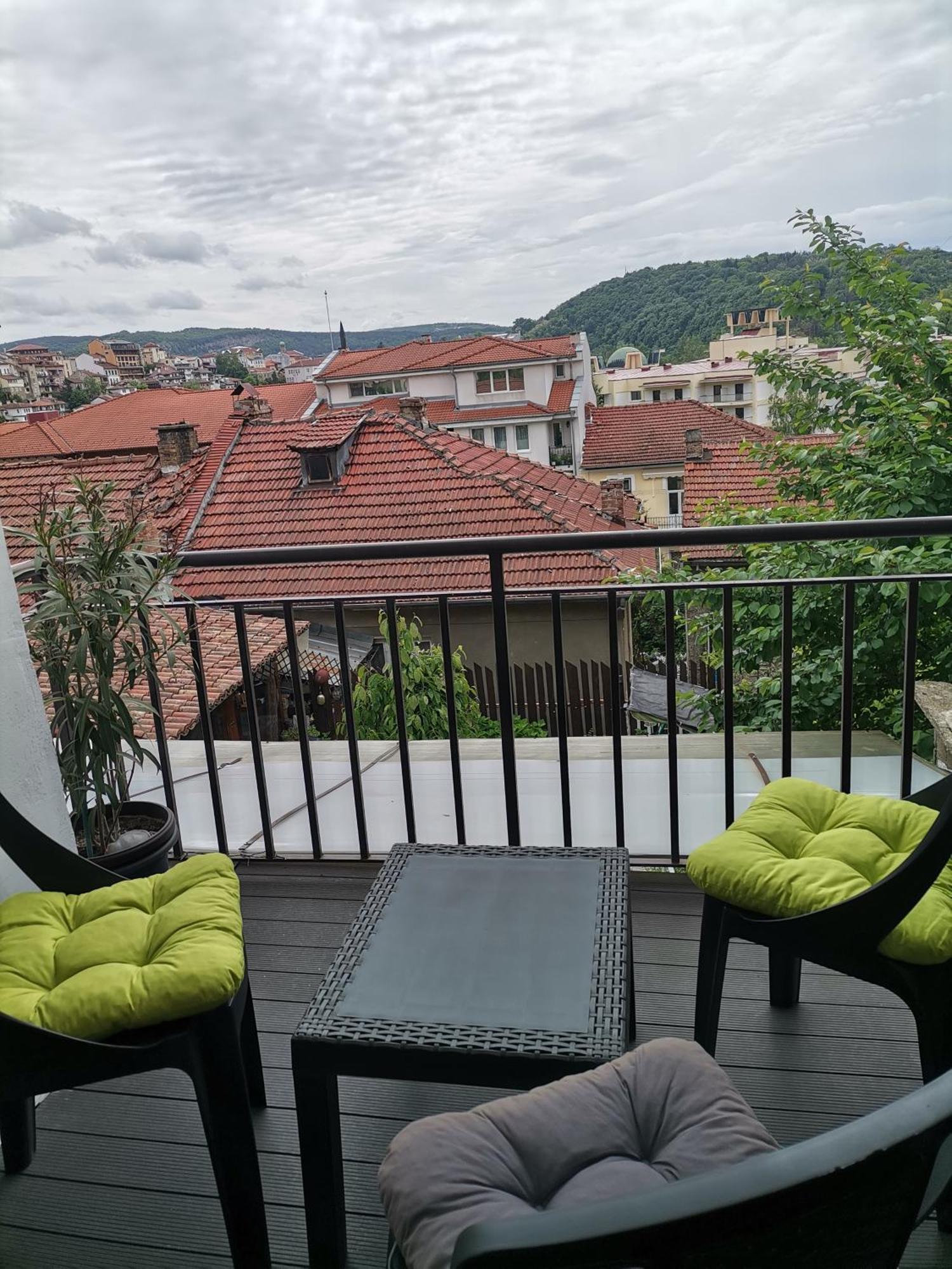 Аврамов Дом - Етаж От Къща Lägenhet Veliko Tărnovo Exteriör bild