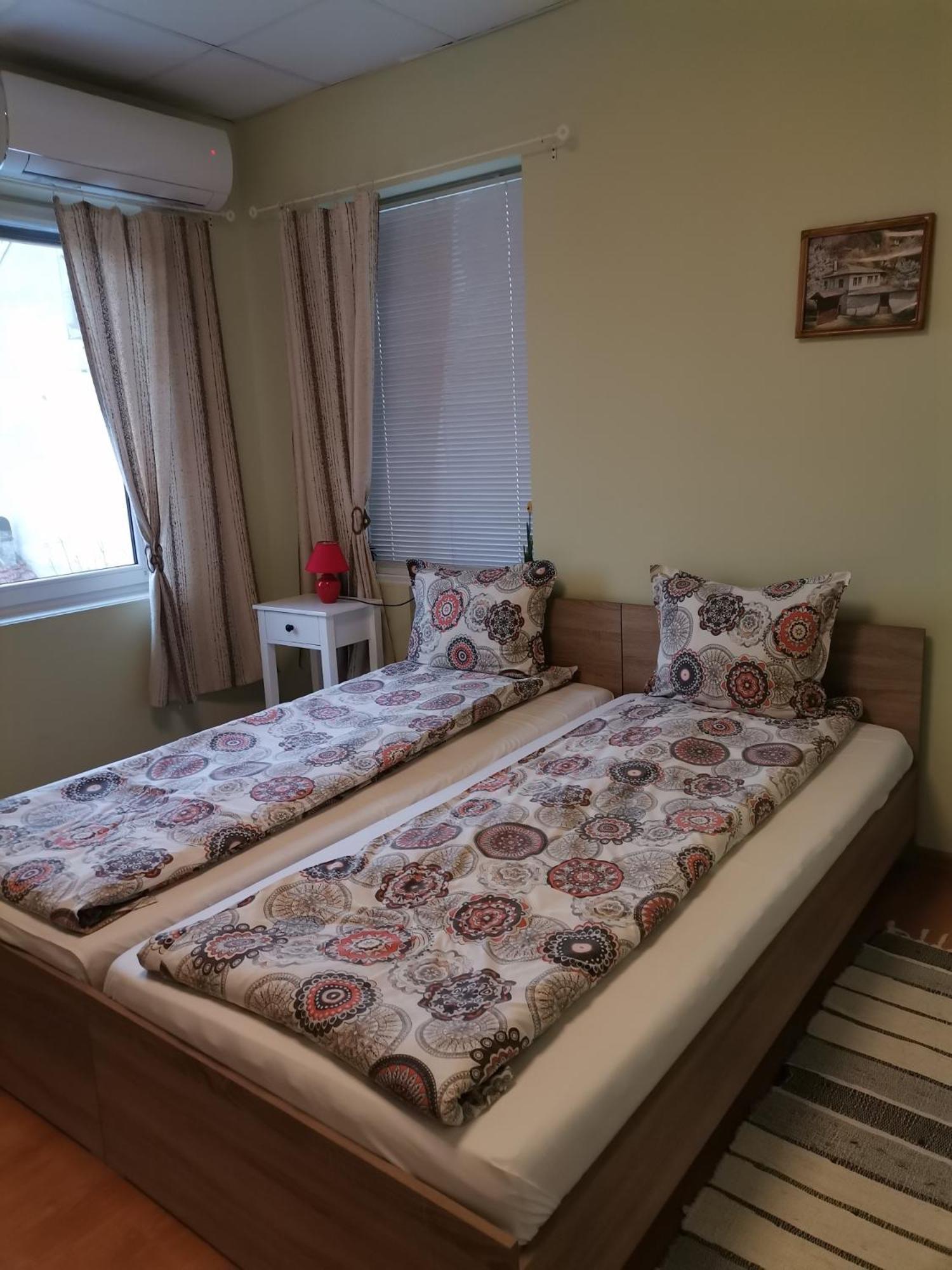 Аврамов Дом - Етаж От Къща Lägenhet Veliko Tărnovo Exteriör bild